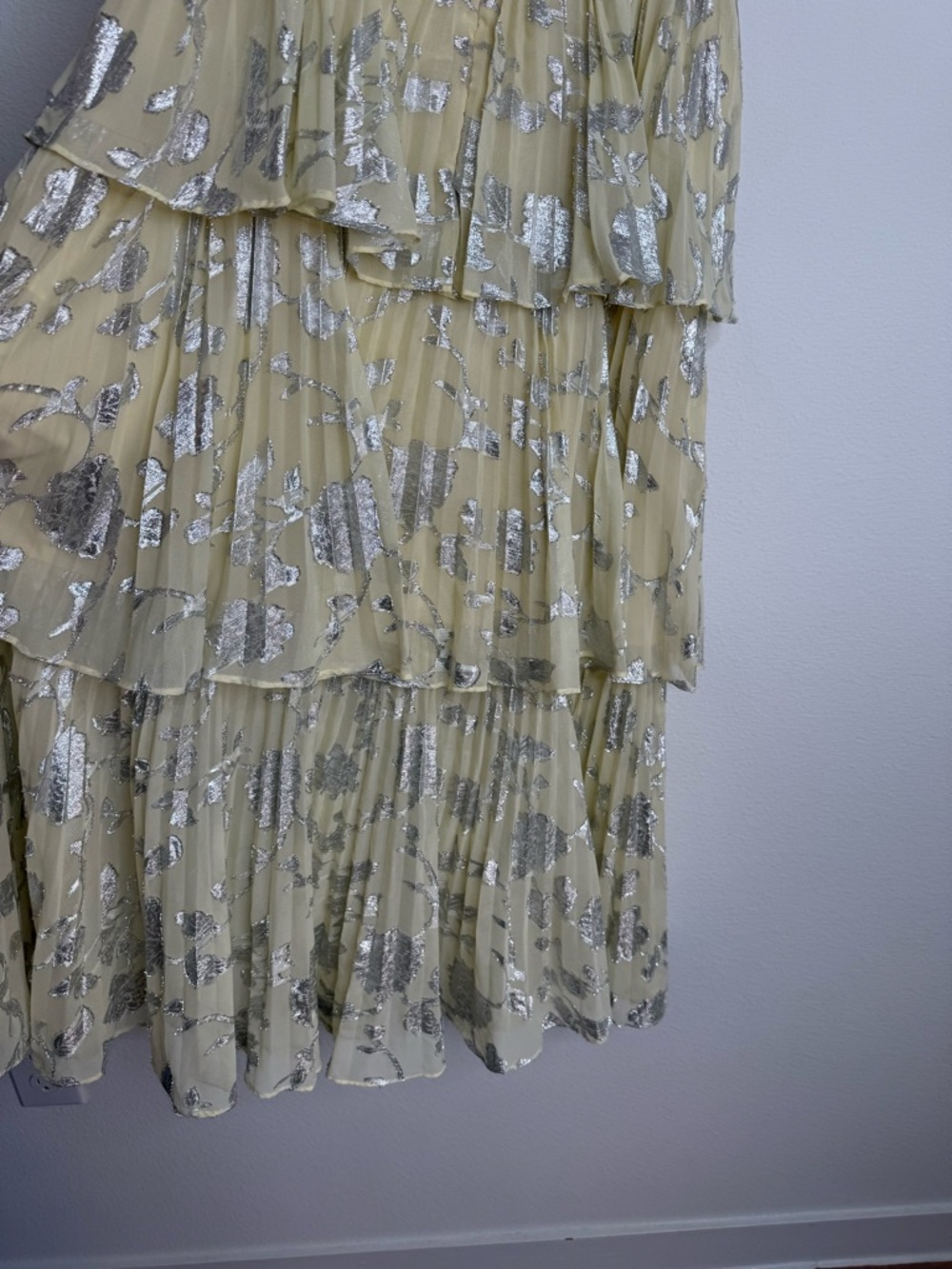Self-Portrait Yellow Metallic
Jacquard Tiered Midi Dress Sz 8 - Picture 11 of 16